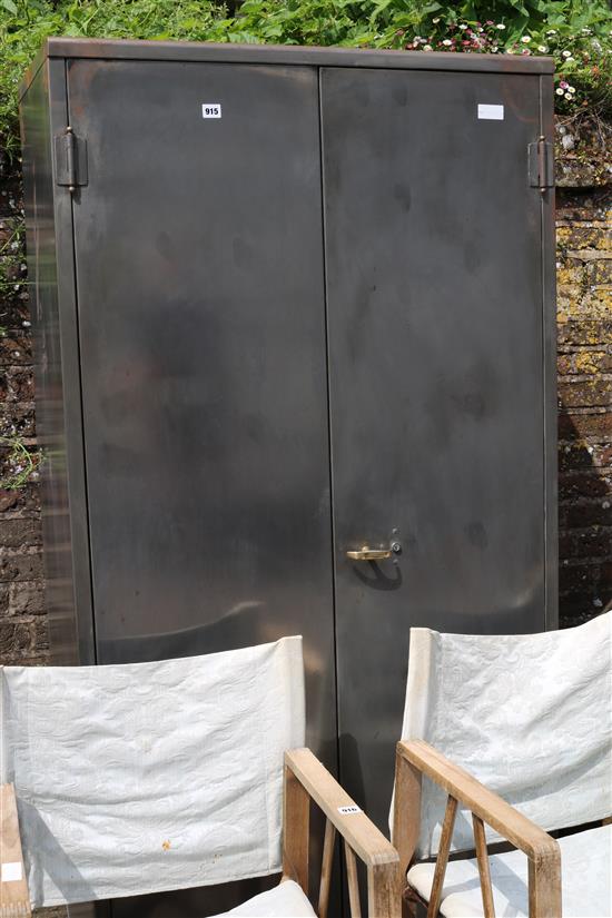 Metal cabinet